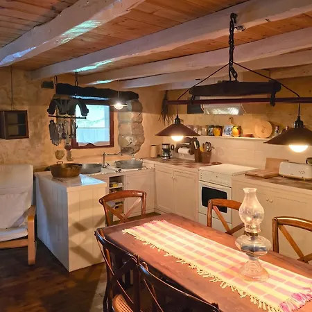Vakantiehuis Cozy House In Luena, 75 M² With Mountain View Cuena