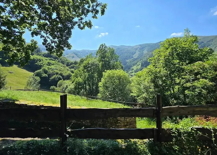 別荘 Cozy House In Luena, 75 M² With Mountain View *